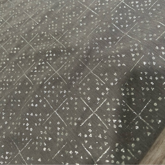 American Eagle Outfitters Favorite Tee Gray Silver Geo V Neck T-Shirt Size S - Picture 5 of 9